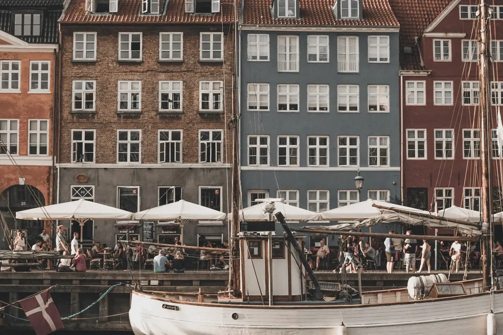 White boat canal houses during daytime